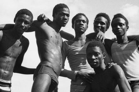 A la plage, 1974 by Malick Sidibé. Courtesy Galerie MAGNIN-A, Paris