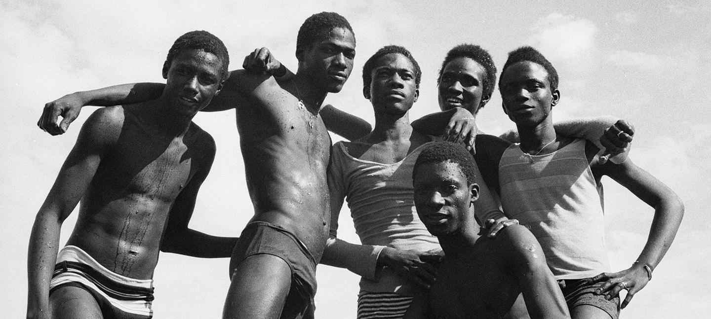 A la plage, 1974 by Malick Sidibé. Courtesy Galerie MAGNIN-A, Paris