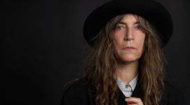 A portrait of Patti Smith in a black hat by photographer Edward Mapplethorpe
